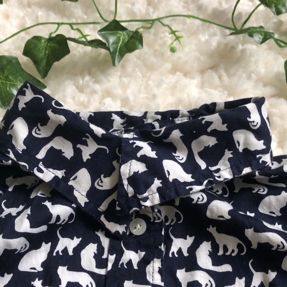 Gap The Fitted Boyfriend Cat Pattern Button Up - Picture 3 of 6